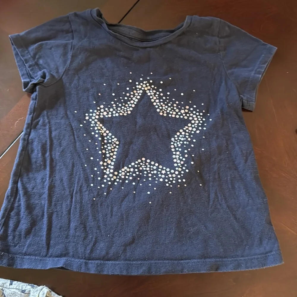 Gap Kids Girl’s Tee Bundle Of 4 Embellished Size 4-5